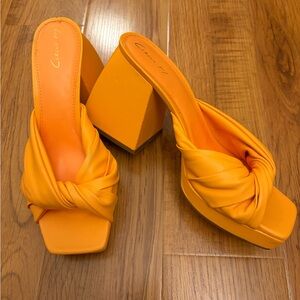 3 for $25! Circus by Sam Edelman Orange Slide On Mules chunky heels, size 8.5‎